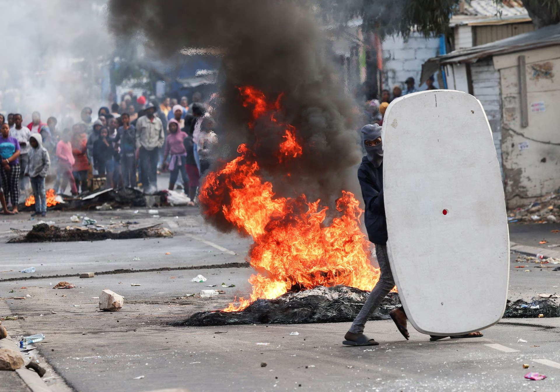 Cape Town taxi strike takes fatal turn: five lives lost amidst escalating violence 